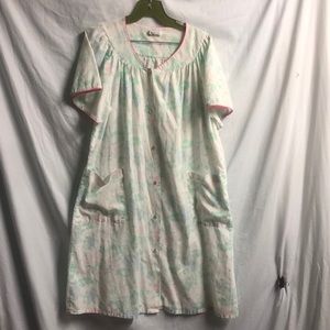2 Pockets Gown robe snaps up has paint spots s/m